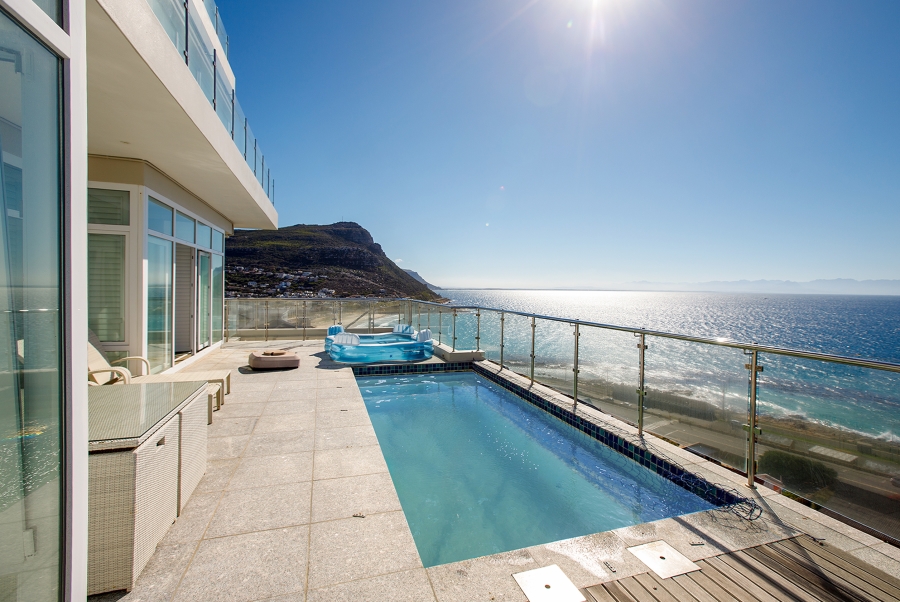 7 Bedroom Property for Sale in Cairnside Western Cape